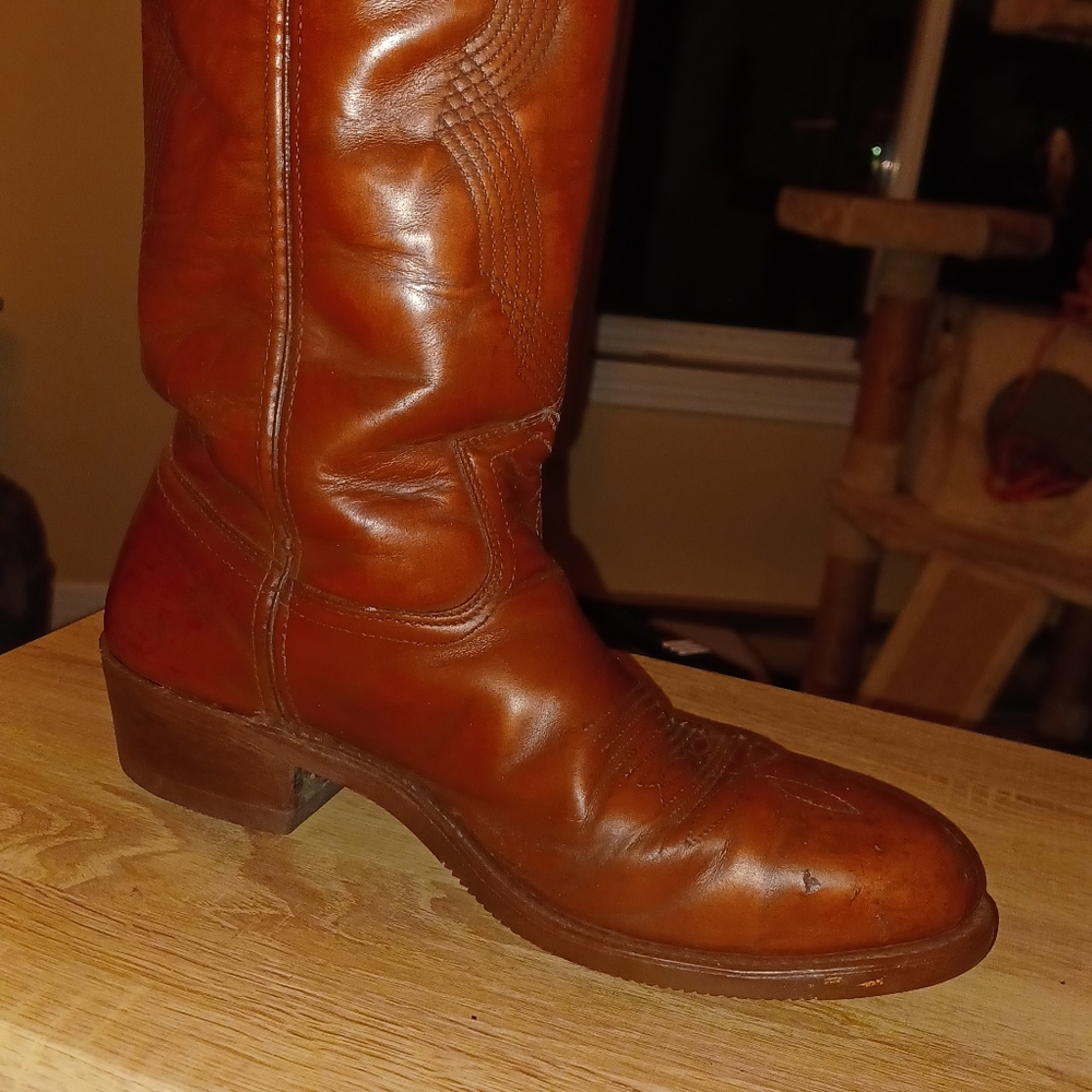 Cowboy steeltoe boots made in USA. ANSI safety code. Size 11D, light brown.